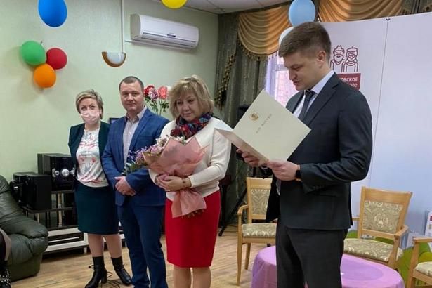 Сотрудников центра социального обслуживания в Матушкино поздравили с 8 марта