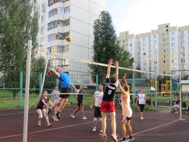 Любителей волейбола каждый вторник ждут на спортплощадке 4-го микрорайона Зеленограда
