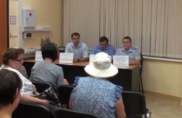 На встрече главы управы района Матушкино с жителями обсуждались актуальные вопросы