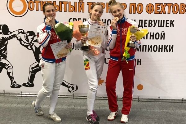 Школьницы из Матушкино выиграли золото и бронзу на Московском турнире по фехтованию