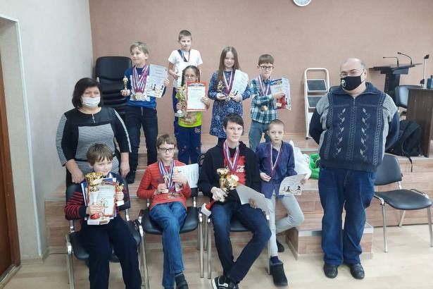 Юных шахматистов района Матушкино наградили за победы в онлайн-турнирах