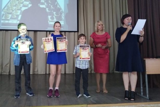Школьников Матушкино наградили знаками  отличия комплекса ГТО