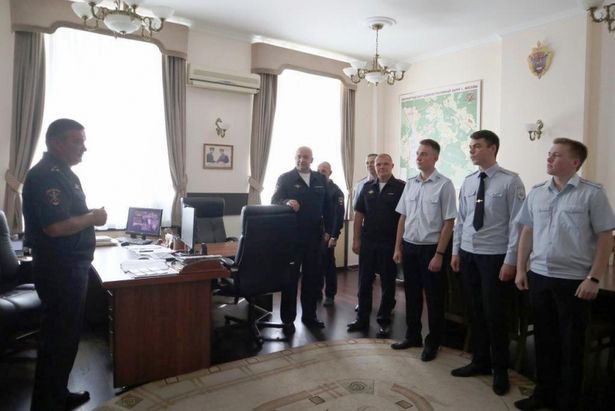 Начальник УВД Зеленограда вручил удостоверения прибывшим курсантам