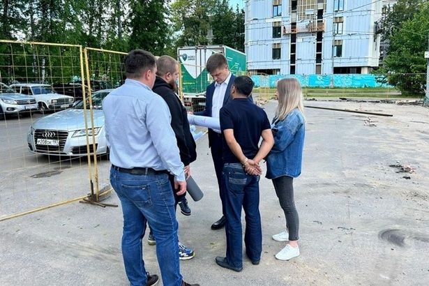 Глава управы района Матушкино осмотрел ход работы на объекте в Зеленограде