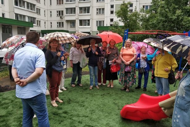 Новую детскую площадку в районе Матушкино проверил общественный контроль