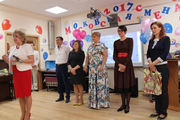 Сотрудники управы Матушкино поздравили социальных работников с профессиональным праздником