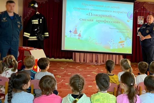 В дошкольном отделении  школы №1353  прошла встреча детей с сотрудниками пожарной части 65