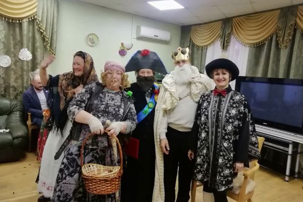 Участники «Московского долголетия»  порадовали жителей Матушкино новогодним представлением