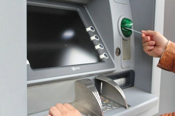 Трех жителей Зеленограда привлекли к уголовной ответственности за кражу денег с банковской карты