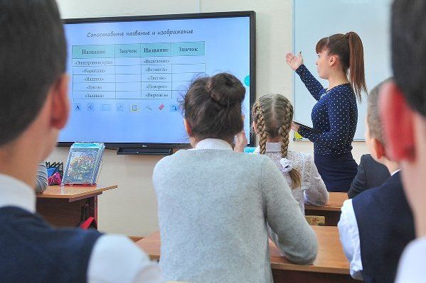 Блогеры провели уроки московским школьникам накануне Дня учителя