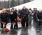 Делегация района Матушкино приняла участие в возложении цветов к Монументу Славы