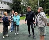 Глава управы района Матушкино Антон Гущин 23 августа провел обход территории 4 микрорайона