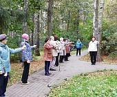 Участники «Московского долголетия» активно включаются в скандинавскую ходьбу