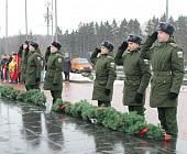 Делегация управы Матушкино почтила память героев войны у монумента «Штыки»