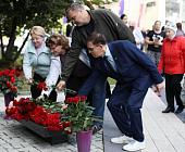 Церемония возложения цветов в честь Дня города прошла на площади Юности