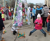 В последний день Масленицы на площади Юности прошли народные гуляния
