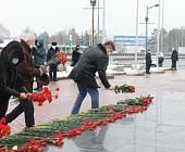 Глава управы Матушкино принял участие в возложении цветов к Монументу славы «Штыки»