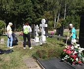 Волонтеры Зеленограда провели эколого-патронатную акцию на городском кладбище