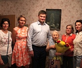 Глава районной управы поздравил жительницу Матушкино со 102-м днем рождения