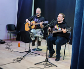 Сегодня арт-рок группа «Шляпник» выступала на молодёжном фестивале «Квартирник. Новогодняя перезагрузка»
