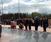 В памятной акции у мемориала Штыки» приняли участие представители управы района Матушкино