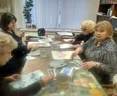 Участники «Московского долголетия» учатся рисовать акварелью в ГБУ «Заря»