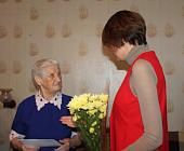Жительницу района Матушкино поздравили с 90-летним юбилеем