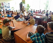 Ребята из летнего школьного лагеря в Матушкино побывали на празднике в библиотеке