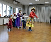 Маленькие артисты семейного театра «Маски» порадовали жителей праздничным мероприятием в ГБУ «Заря»